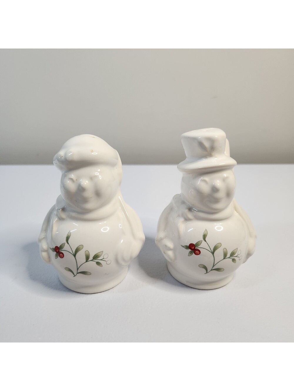 Pfaltzgraff Winterberry snowman salt and pepper shakers set-DISCONTINUED